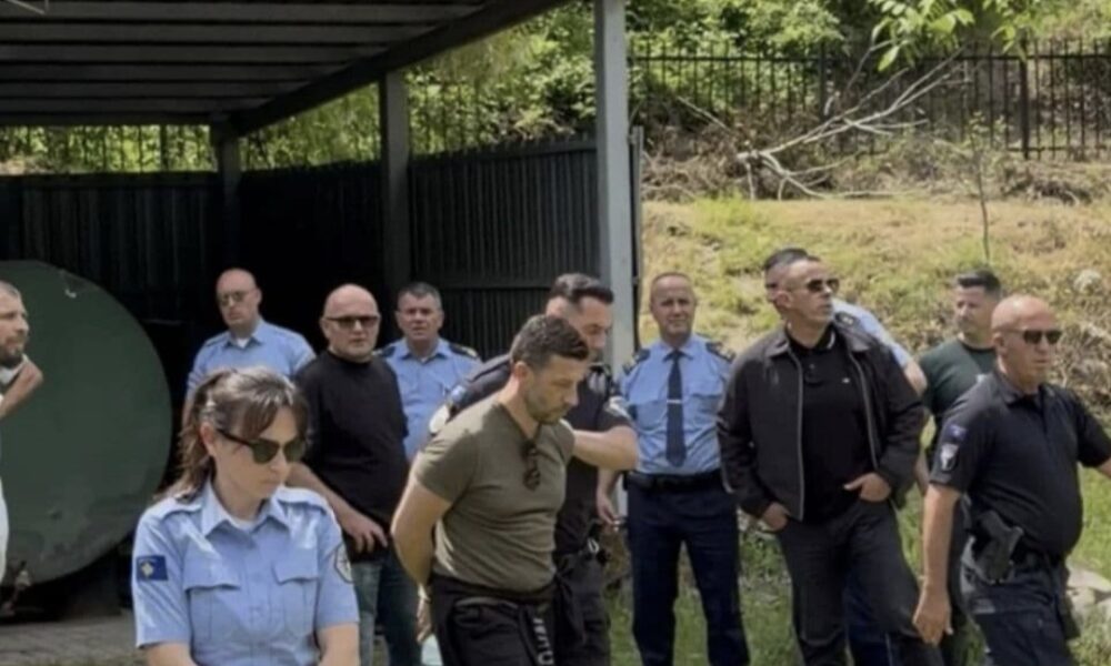 Mladići iz Crne Gore privedeni kod Prizrena jer su razvili zastavu Srbije, pa pušteni na slobodu